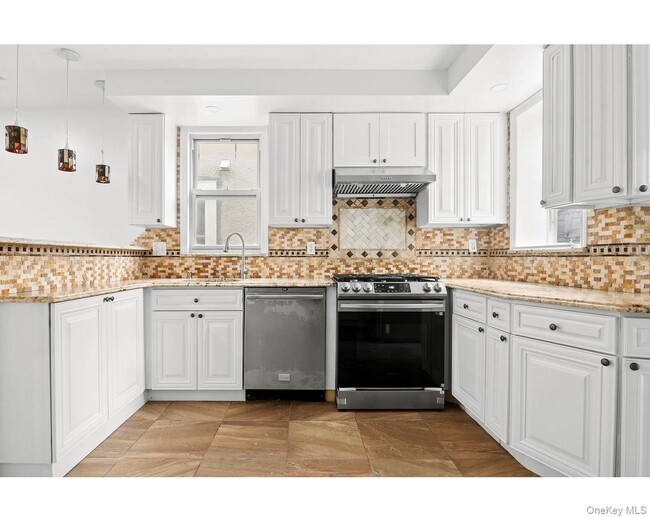 Building Photo - 78-09 77th Ave