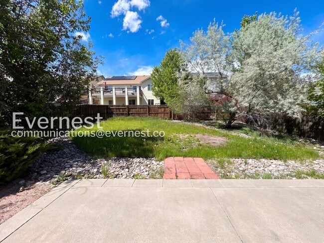 Building Photo - 3 Bed, 2.5 Bath Home with Fenced Yard & Garage / Available Soon!