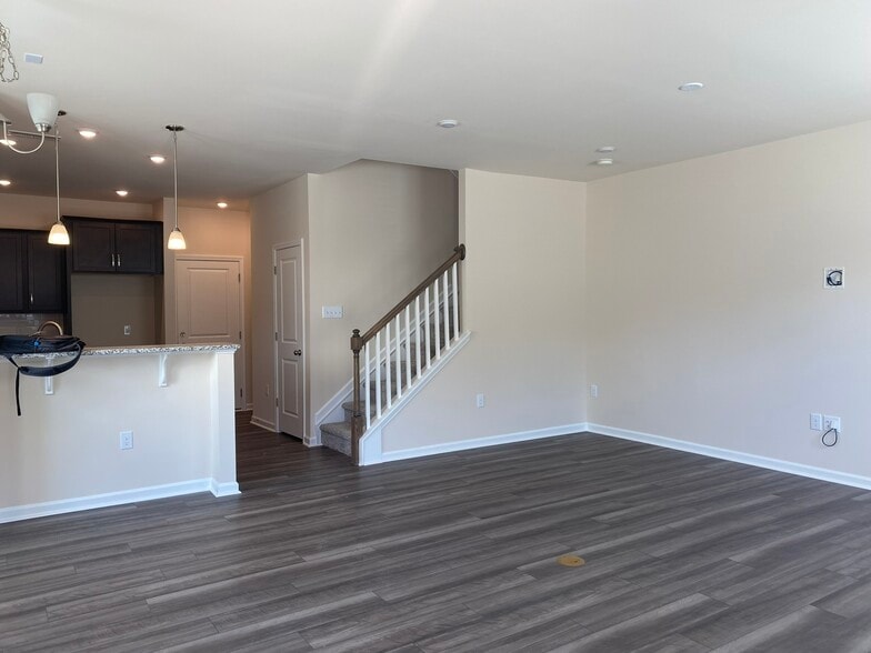 Building Photo - 2413 Hedge Maple Dr