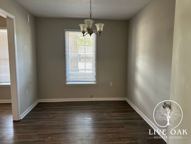 Building Photo - 620 Parker Dr