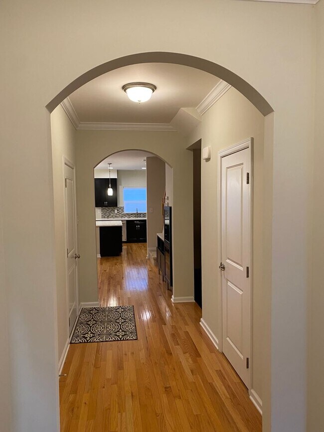 Building Photo - -- AVAILABLE MAY 8TH -- 3 BR / 3.5 BA End Unit Townhome, Available May 8th!