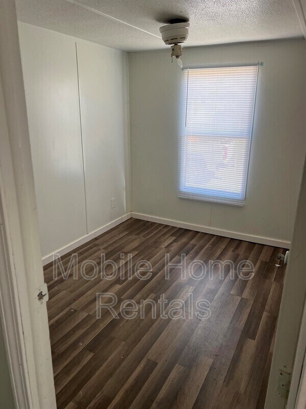 Building Photo - 515 Moby Ct