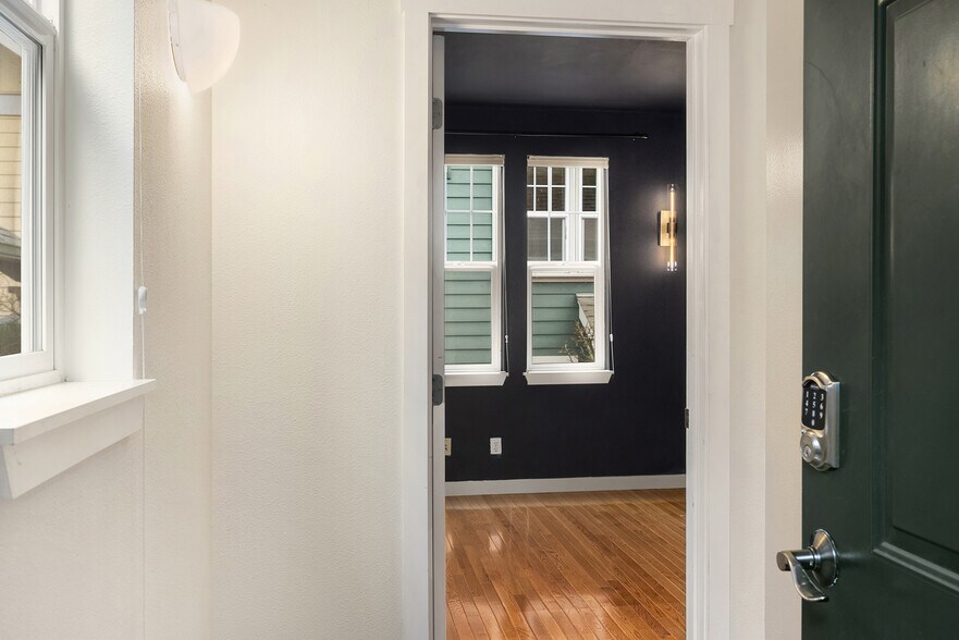 Building Photo - 5430 California Ave SW