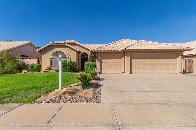 Primary Photo - 4 bed 2 bath Stunner w/ Sparkling Pool