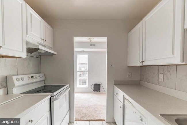Building Photo - 7587 Margate Ct