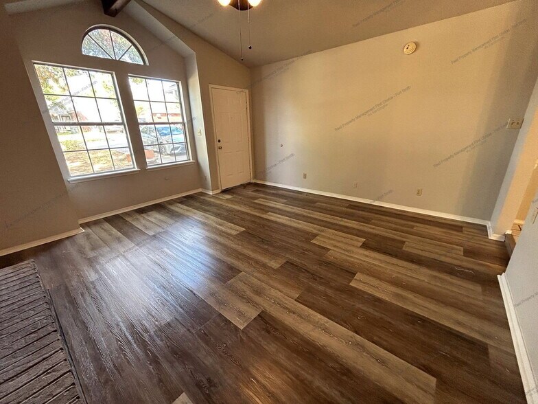 Building Photo - 108 Grand Maple Dr
