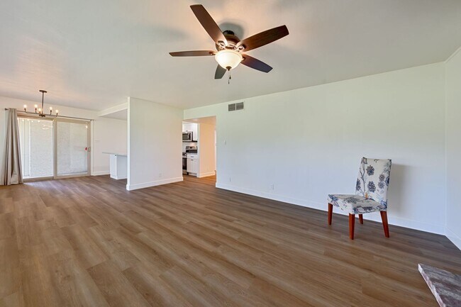 Building Photo - Renovated 2 Bedroom Condo Located on the F...