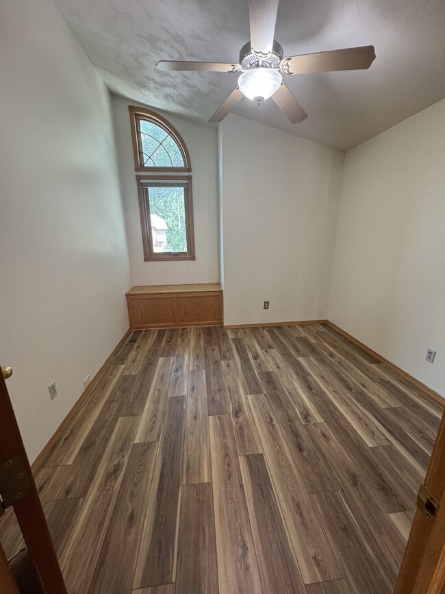 Building Photo - "Spacious 4-Bedroom Sanctuary with 3 Full Baths on Country View Drive, Derby - 3189 Sq Ft of Comf...
