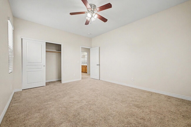 Building Photo - 8425 W Northview Ave