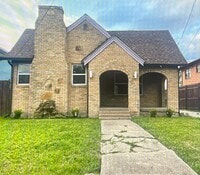 Building Photo - 3819 Roseland Ave