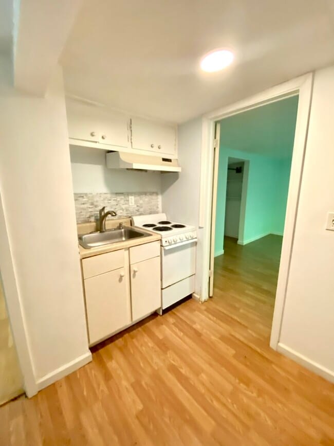 Kitchen - 95 Lanier St