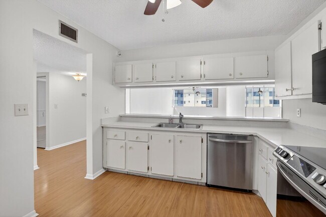 Building Photo - 8030 Hampton Blvd