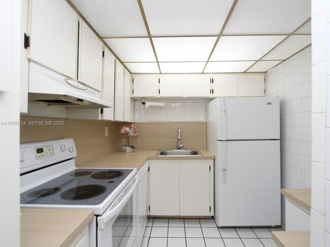 Building Photo - 9440 W Flagler St