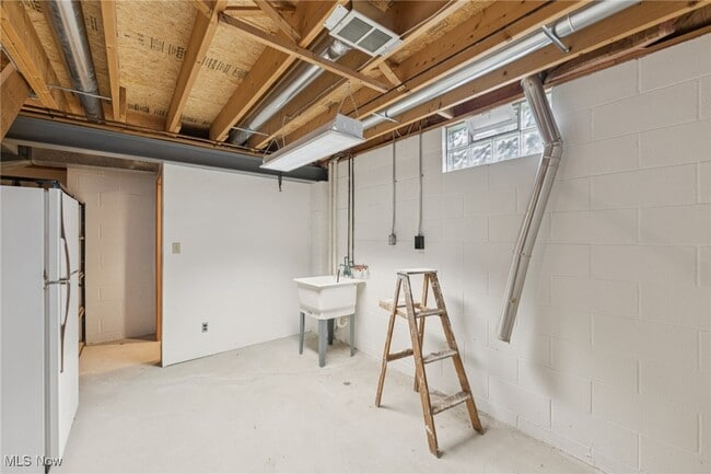 Building Photo - 276 S Bayshore Dr