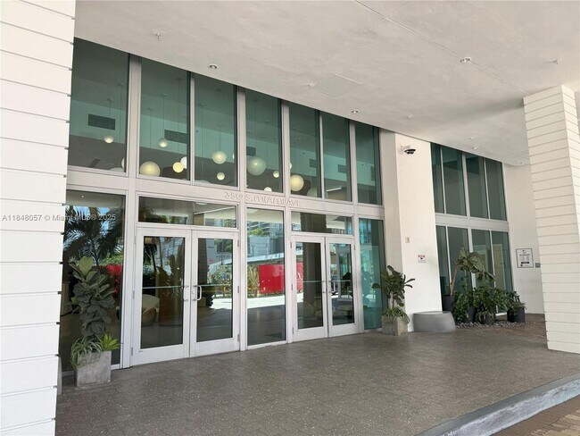 Building Photo - 350 S Miami Ave