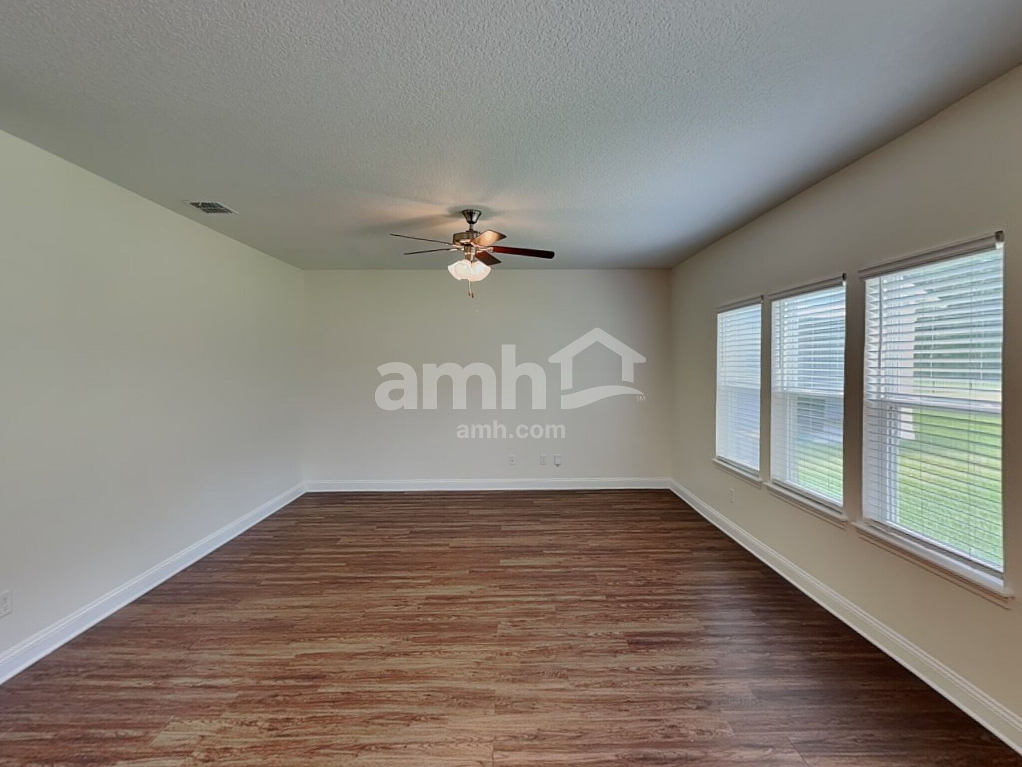 Building Photo - 901 Sunny Stroll Dr