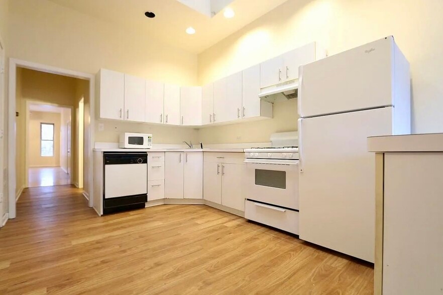 Building Photo - 719 S Loomis St