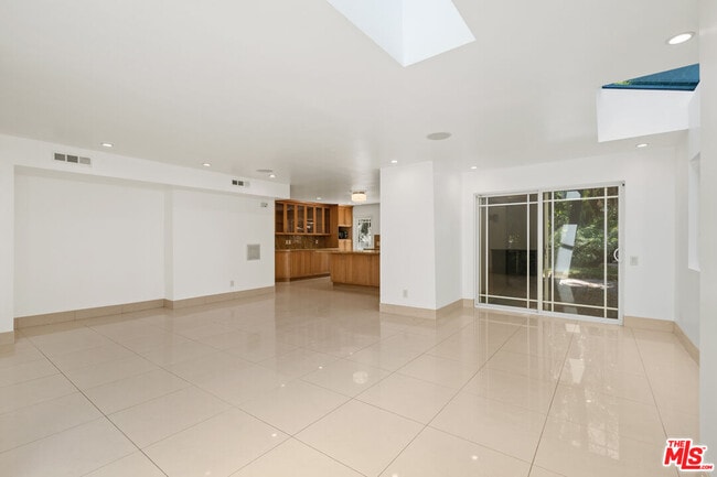 Building Photo - 10926 Alta View Dr