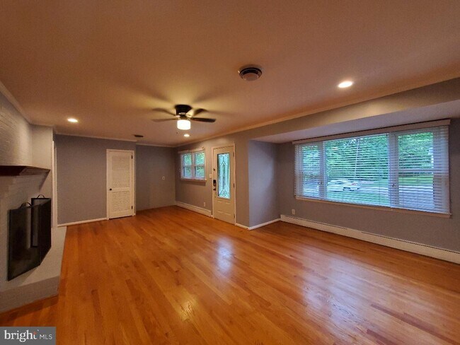 Building Photo - 4802 S Haven Dr