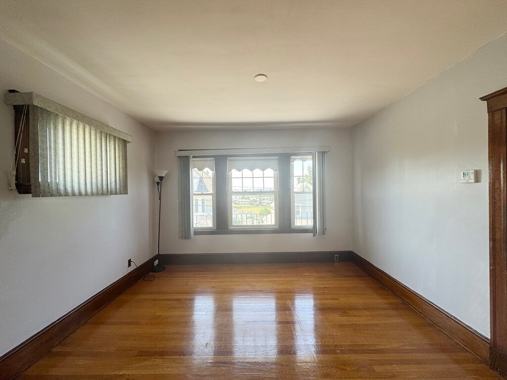 Building Photo - 211 Gladstone St
