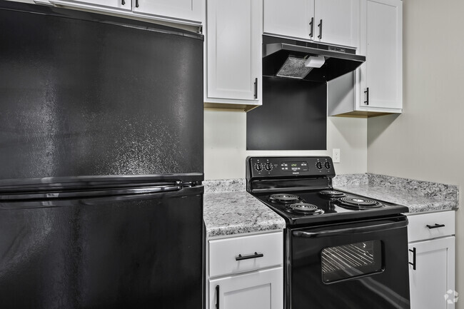 Sleek Black Appliances at Nroth Ingleside Townhomes in Fayetteville, NC - North Ingleside Townhomes