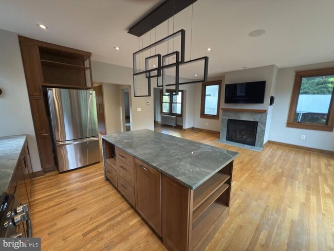 Building Photo - 807 Richmond Ave