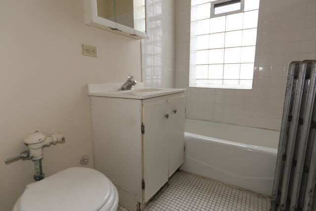 Building Photo - 1055 W George