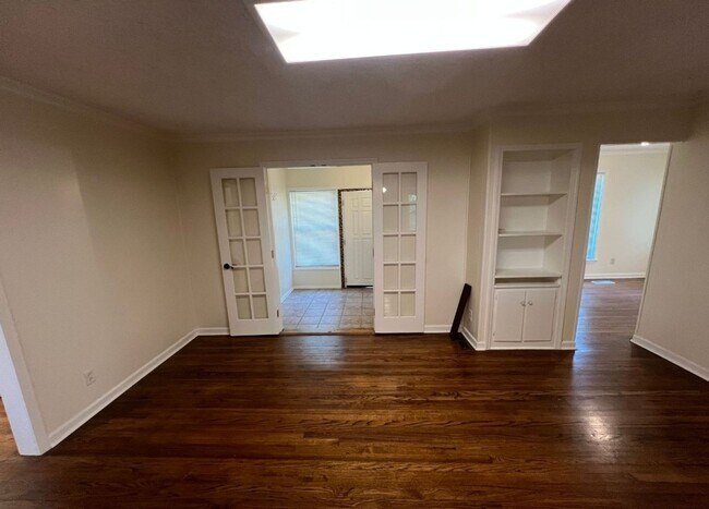 Building Photo - Coming Soon! Spacious 3-Bed, 2-Bath Home i...