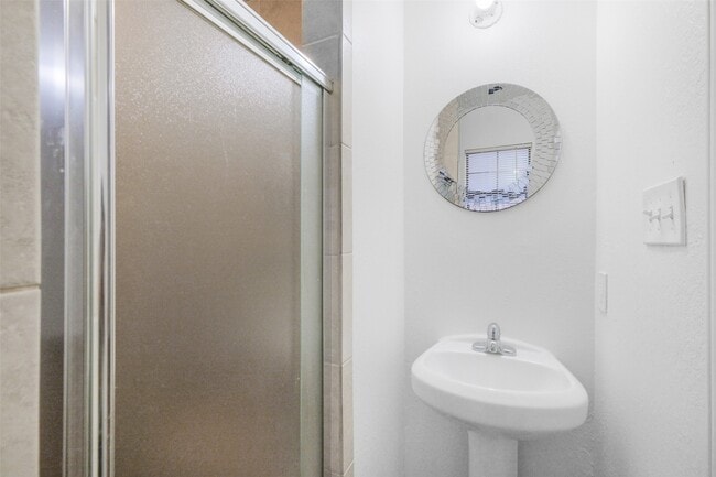 Building Photo - 402 Bomar St