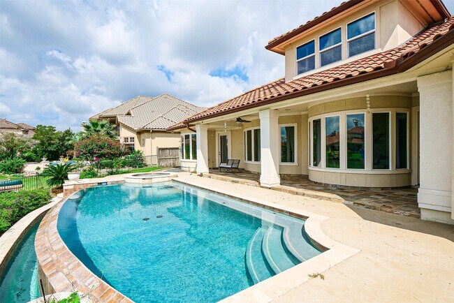 Building Photo - 19027 Crescent Bay Dr