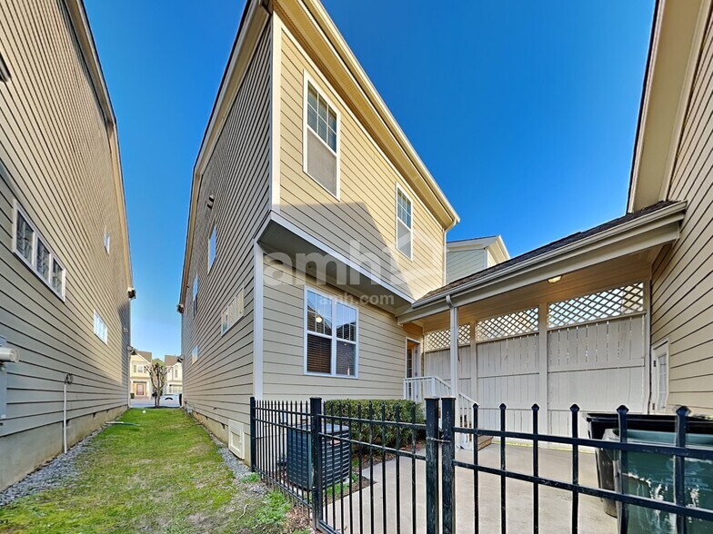 Building Photo - 107 Windy Creek Ln