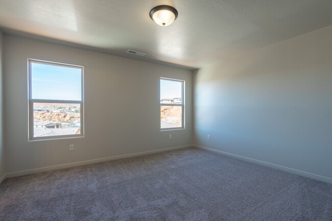 Building Photo - 3 Bedroom Townhome in Prime Washington Com...