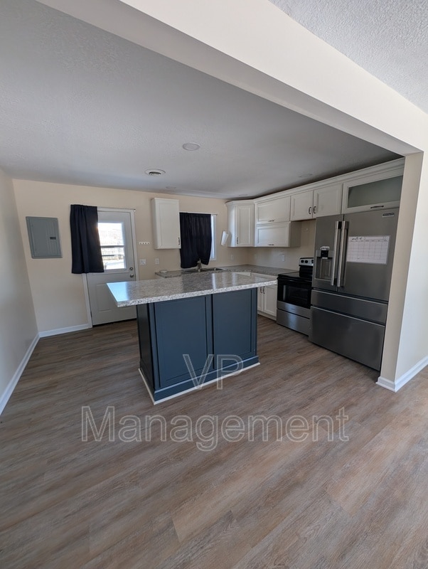 Building Photo - 6904 N Pine St