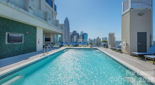 Building Photo - 640 N Church St