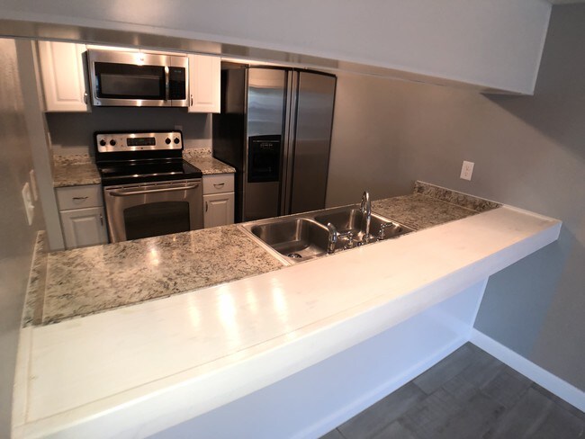 Breakfast Bar and Kitchen Pass-through - 834 Faull Dr