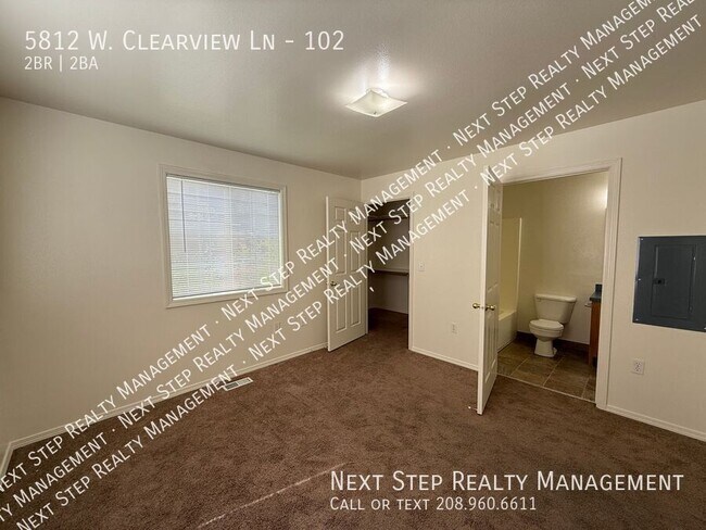Building Photo - 5812 W Clearview Ln