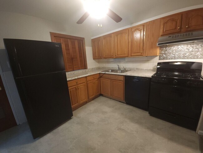 Building Photo - Charming & Comfortable Home in North County St. Louis