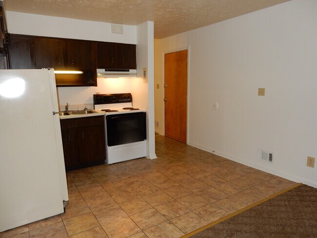 Building Photo - 302 Crescent Ct