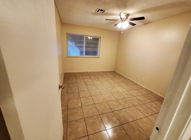 Building Photo - 2 BEDROOMS 1 BATHROOMS HOUSE AVAILABLE FOR...