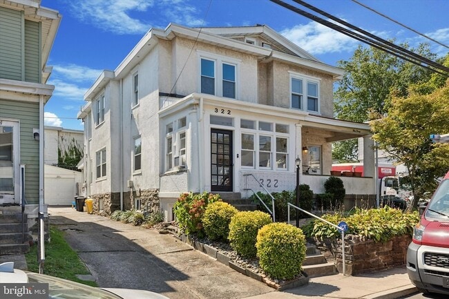 Primary Photo - 322 Woodbine Ave