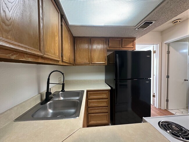 Building Photo - 1/1 Apartment in Hyde Park