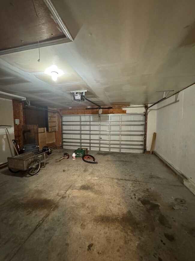 Building Photo - Home in Plantation Pointe