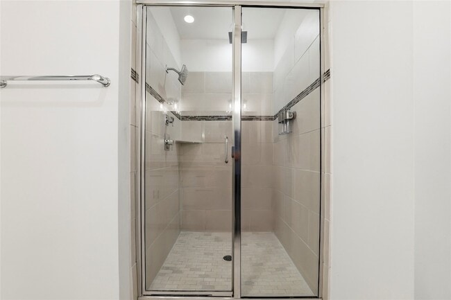 Building Photo - 3008 Zenia Dr