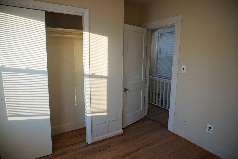 Building Photo - 217 Center St