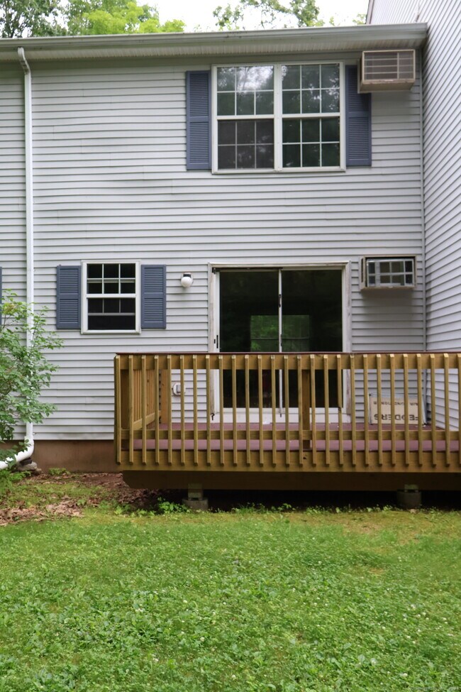 Building Photo - 745 Merrow Rd
