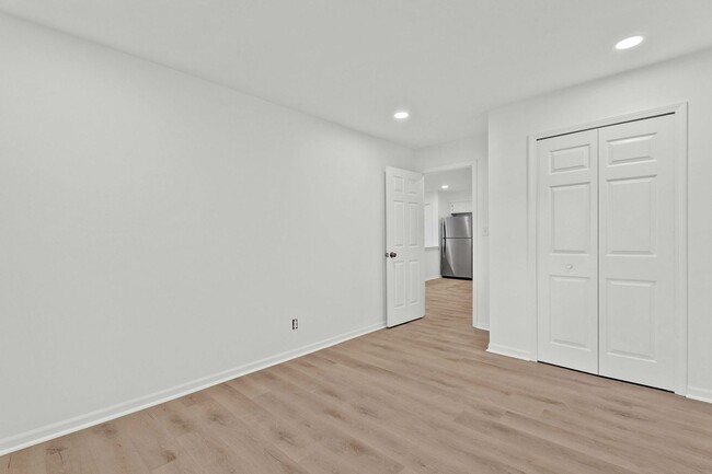 Building Photo - BEAUTIFULLY UPDATED 2 BEDROOM CONDO