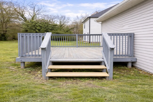 Building Photo - Private Furnished Room Available Now