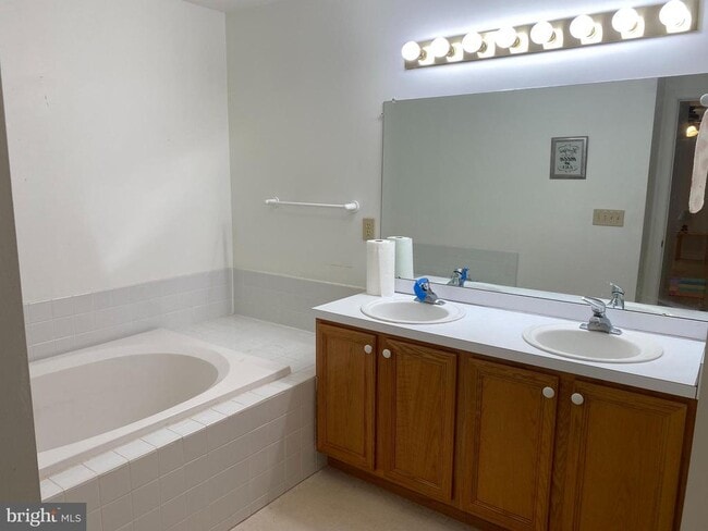 Building Photo - 623 Pepperbush Ct