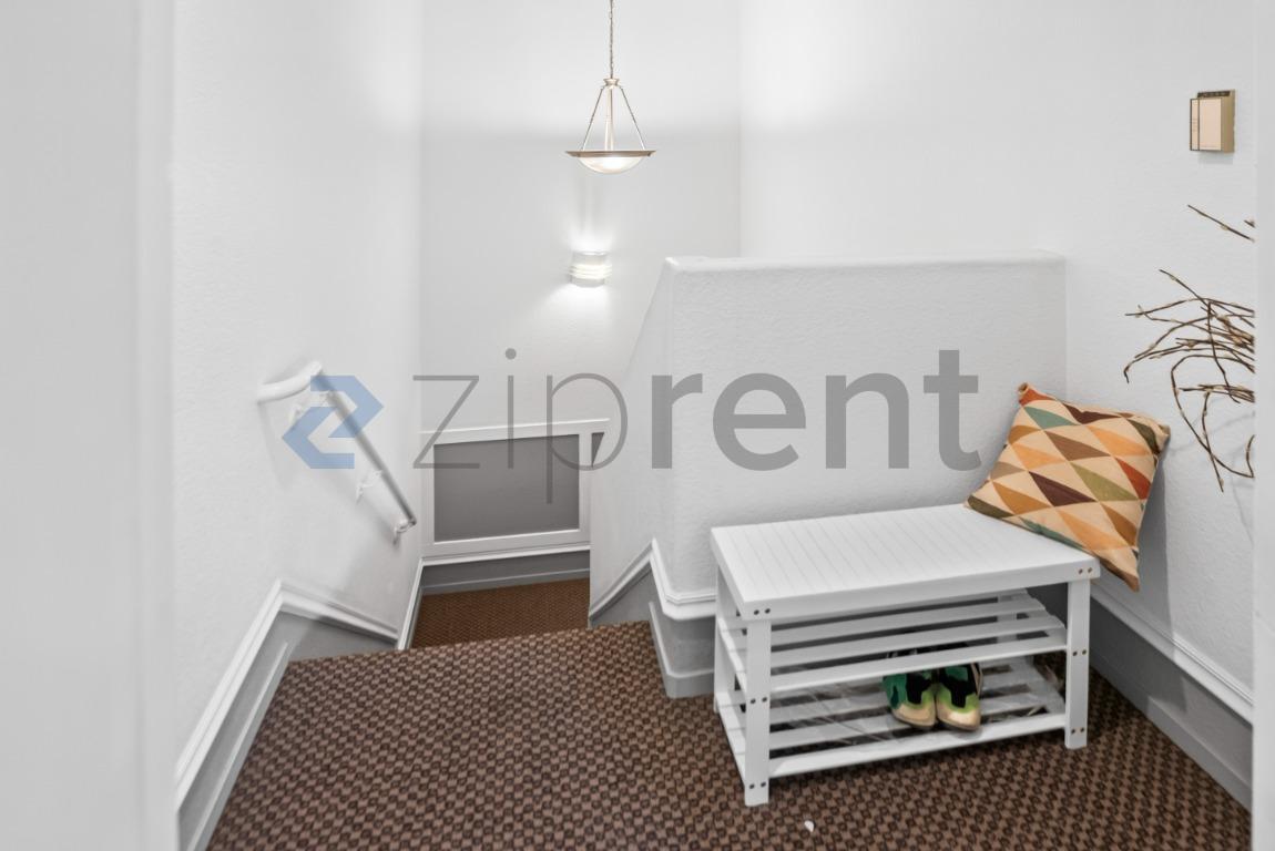 Building Photo - Unit 219