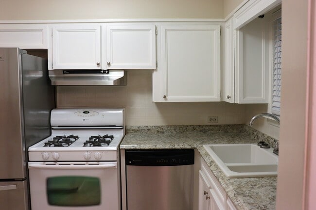 Building Photo - Bossier City, LA - 71112 - Beautifully upd...